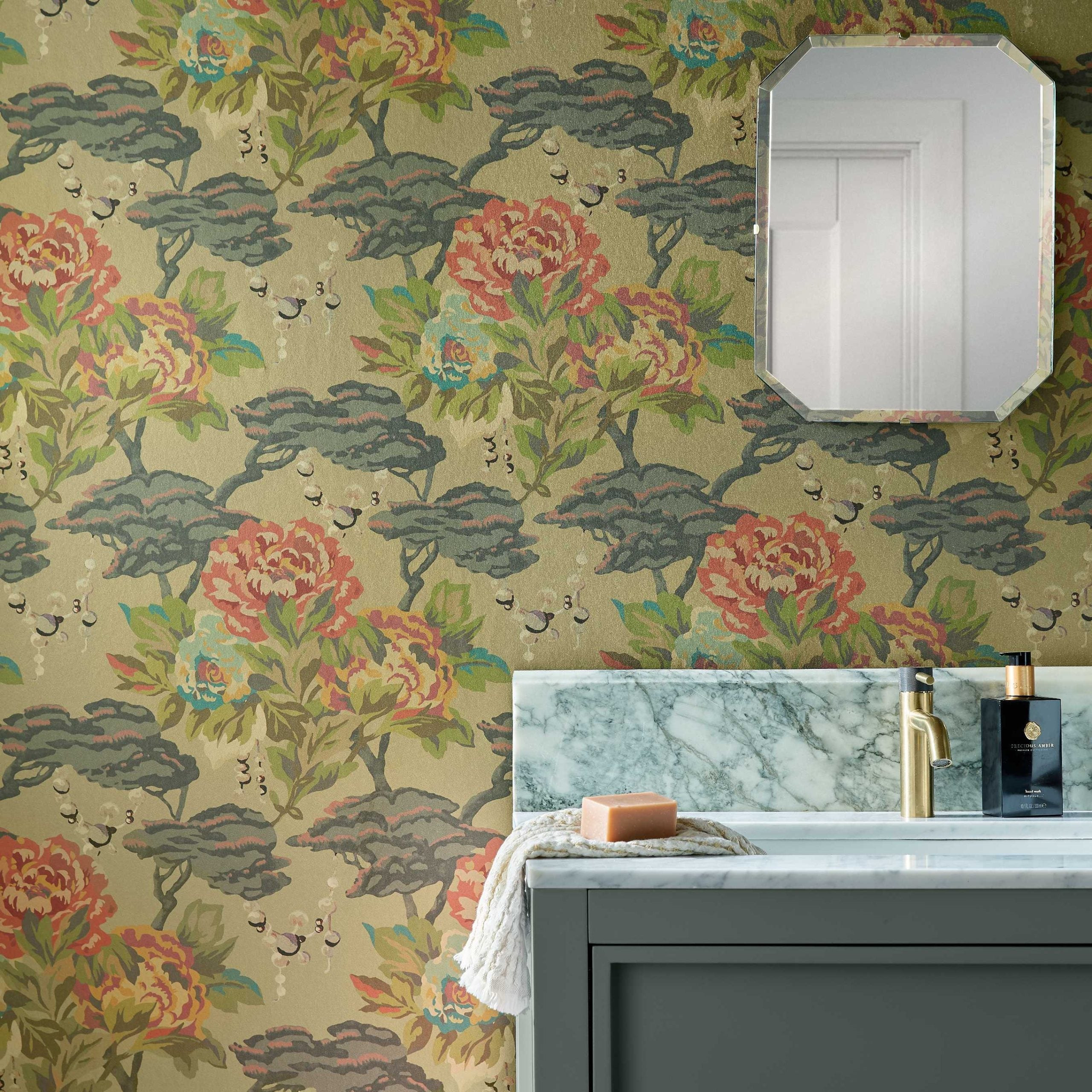 V&A Paeonia - Lacquer Gold Wallpaper
