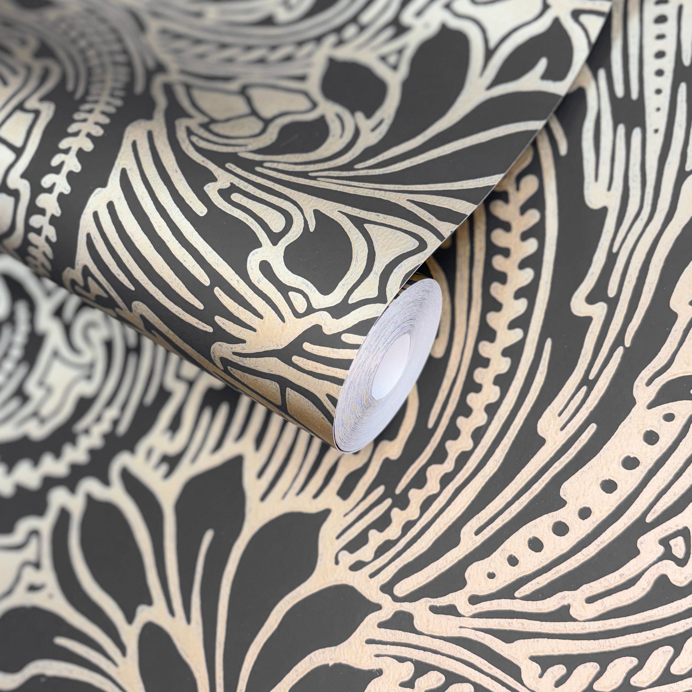 V&A Eden - Midnight Black and Gold Wallpaper