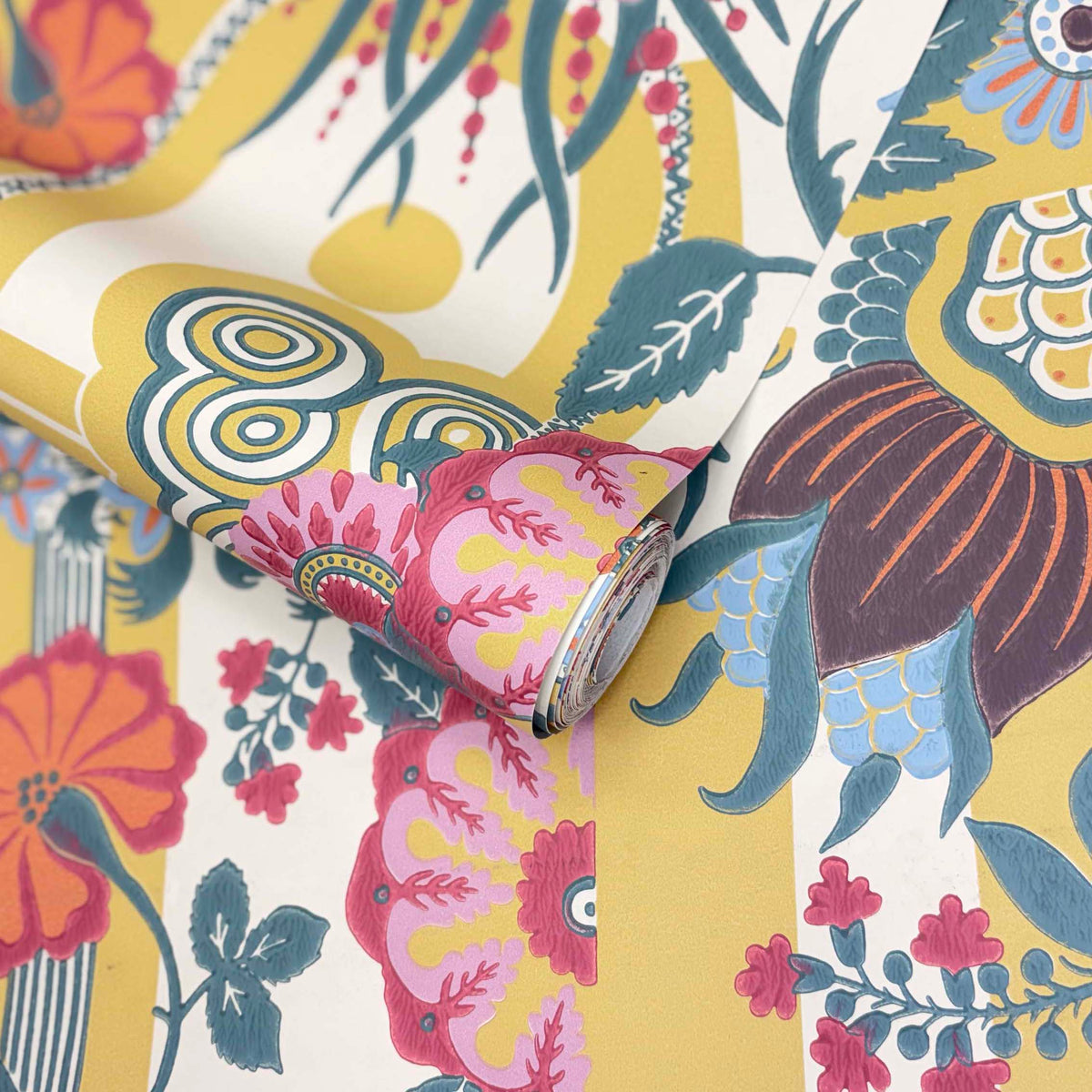 V&A Pineapple Garden - Yellow Wallpaper