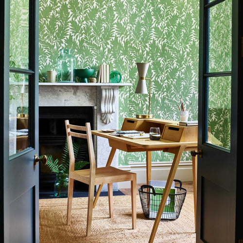 V&A Laurel Leaf - Verde Green Wallpaper