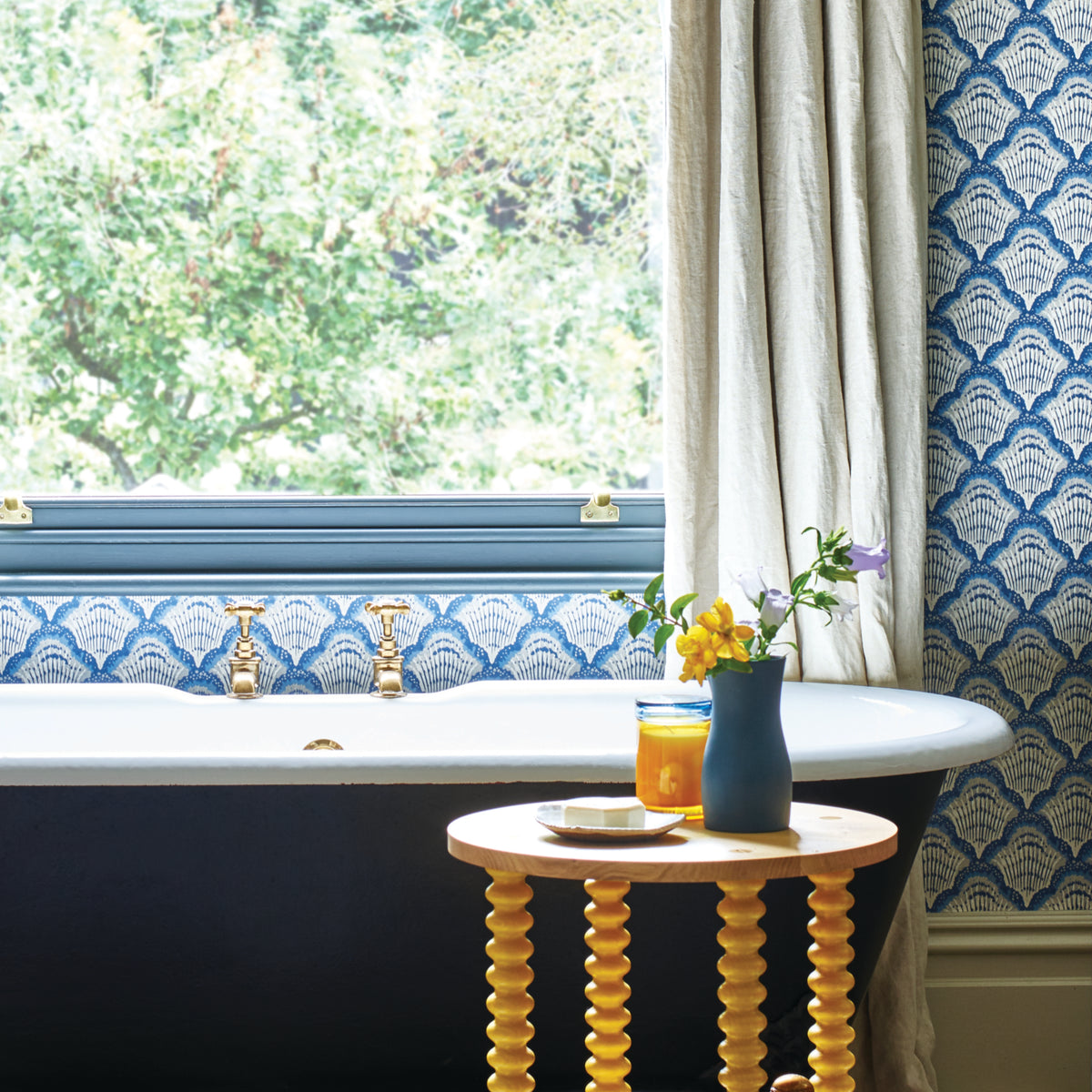 V&A Calico Shell - Colbalt Blue Wallpaper