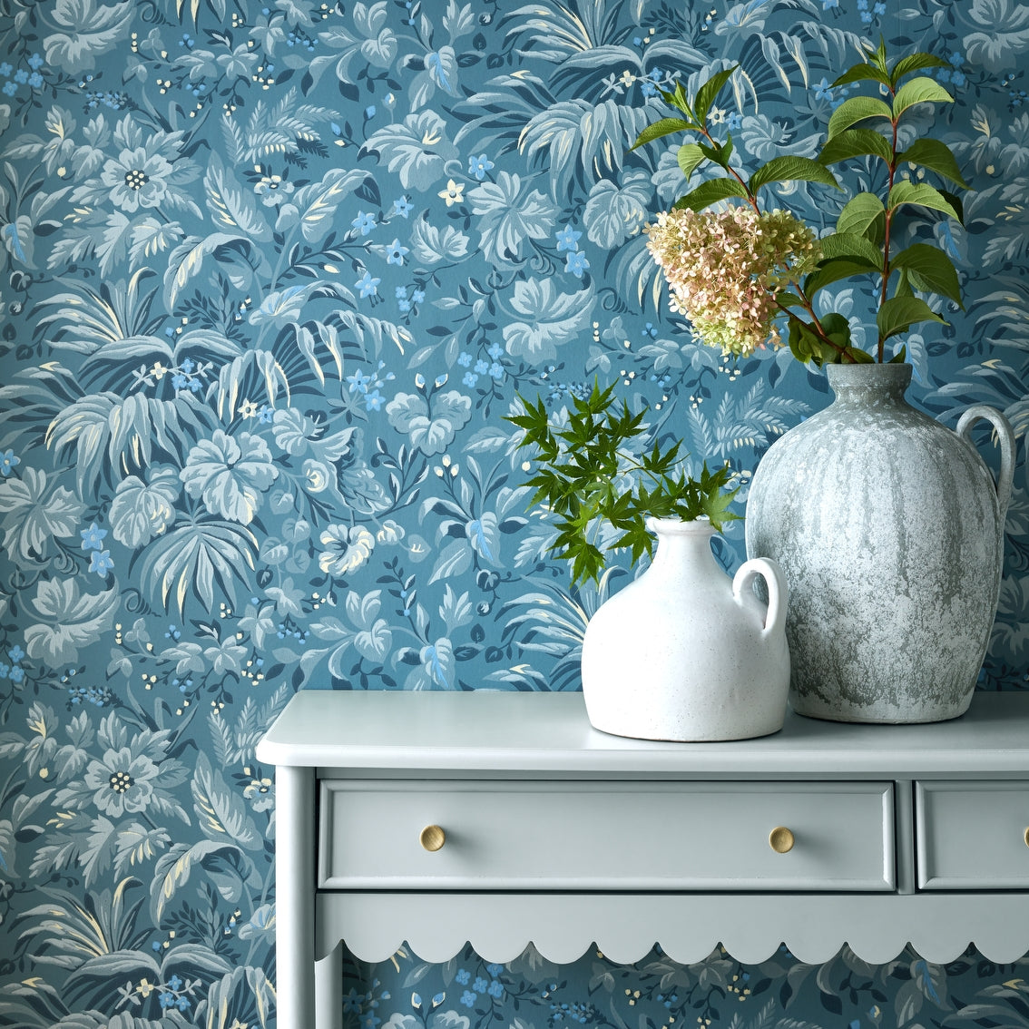 V&A Palmette - Blue Hue Wallpaper